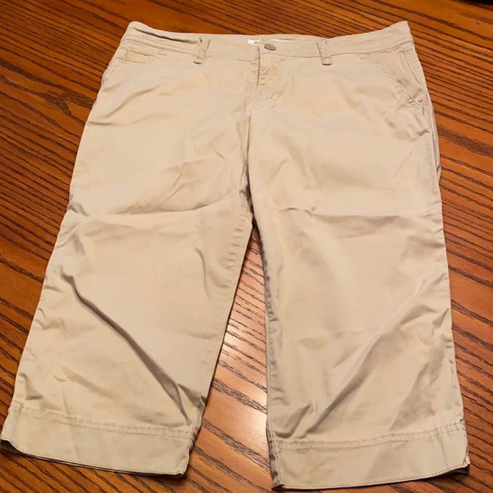 Abercrombie khaki capris